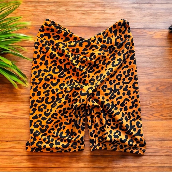 LICI FITLeopard Print Scrunch Biker Shorts - Size M - Animal Print / Orange - Picture 1 of 12